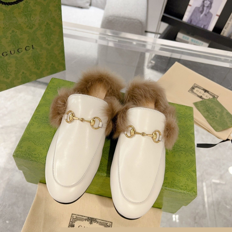 G*u*i slippers
